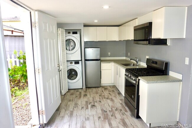 Foto del edificio - 3756 Tennyson St