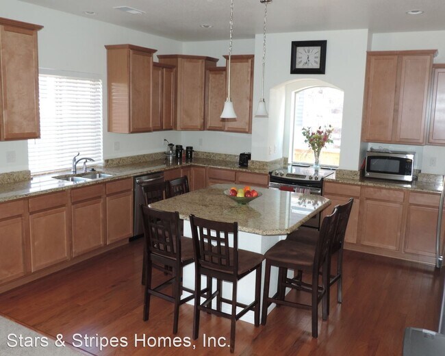 Foto del edificio - 4 br, 2.5 bath House - 4826 S. Buchanan St...