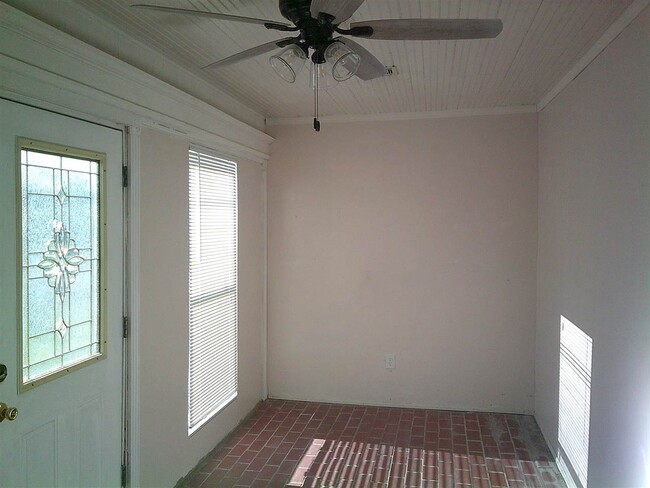 Building Photo - 1801 NW Bell Ave
