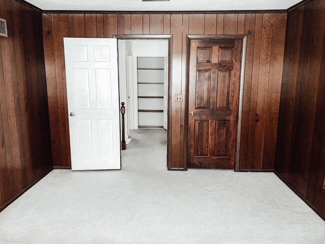 Building Photo - 3 br, 2.5 bath Townhome - 2019 Stoney Broo...