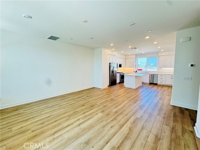 Building Photo - 1637 W Lincoln Ave