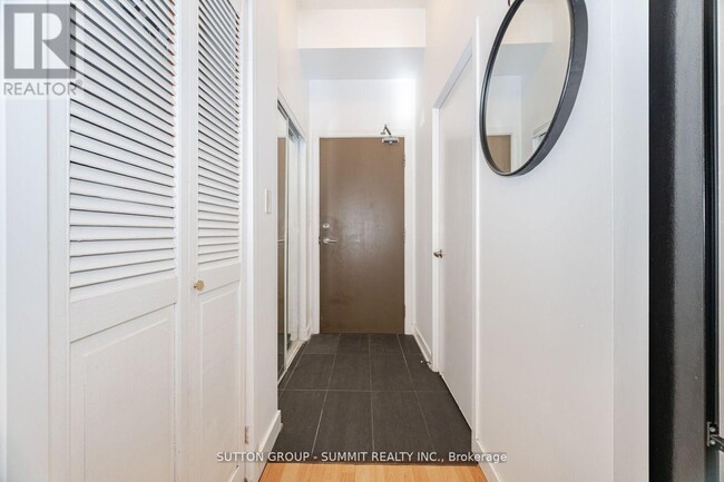 Photo du bâtiment - 4065-4065 Brickstone Mews