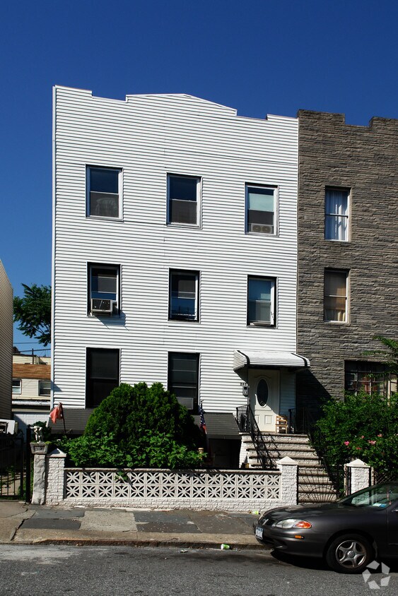 Building Photo - 262 17th St