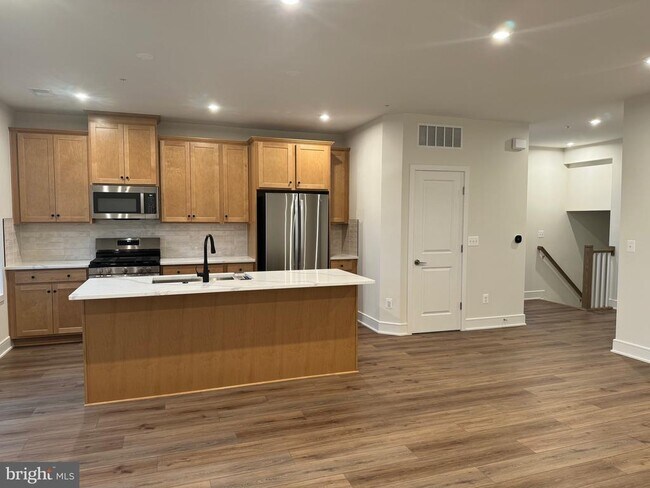 Building Photo - 43336 Farringdon Sq