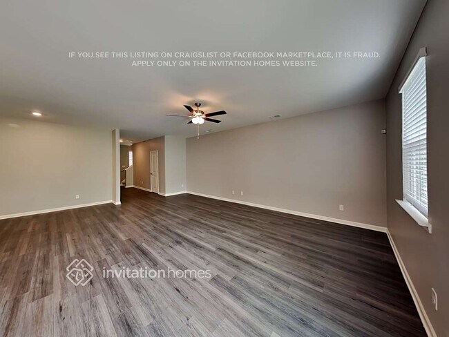 Foto del edificio - 136 Webster Cir