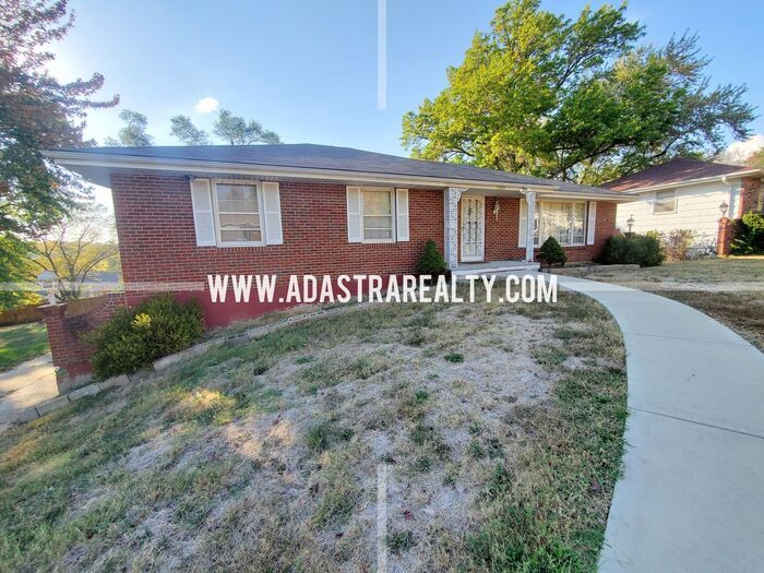 Five Bedroom Home in South KCAvailable NOW!! House for Rent in