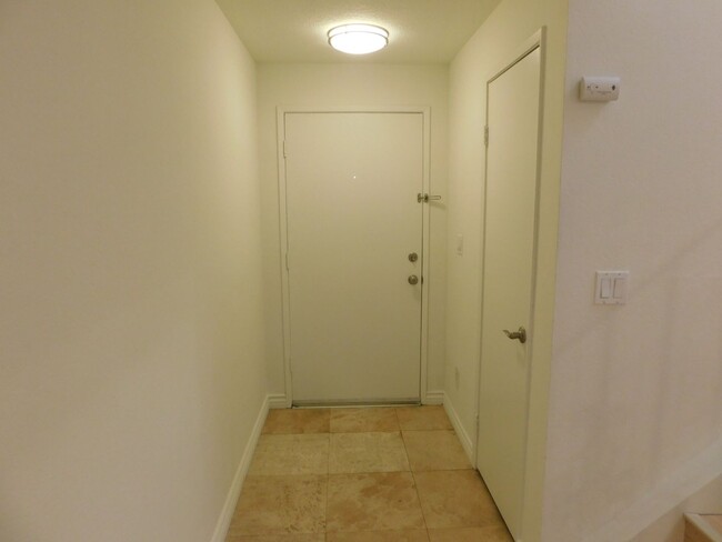 Foto del edificio - 2 Story Townhome Style 3 bedroom, 2.5 bath...