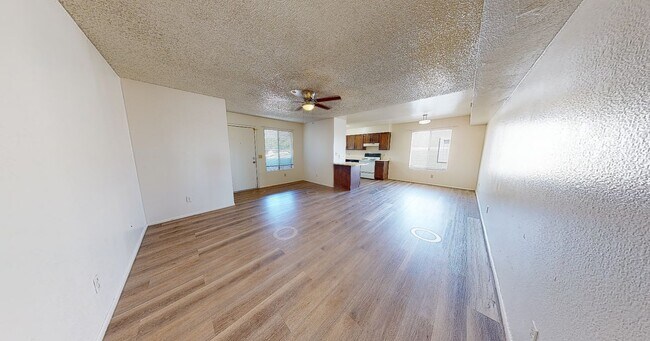 Building Photo - 840 N Revere