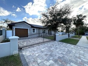 Building Photo - 1453 Pierce St