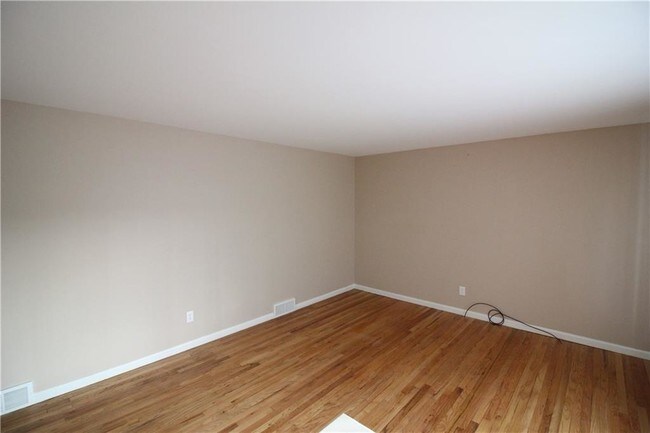 Foto del edificio - 27089 Mayfair Ave