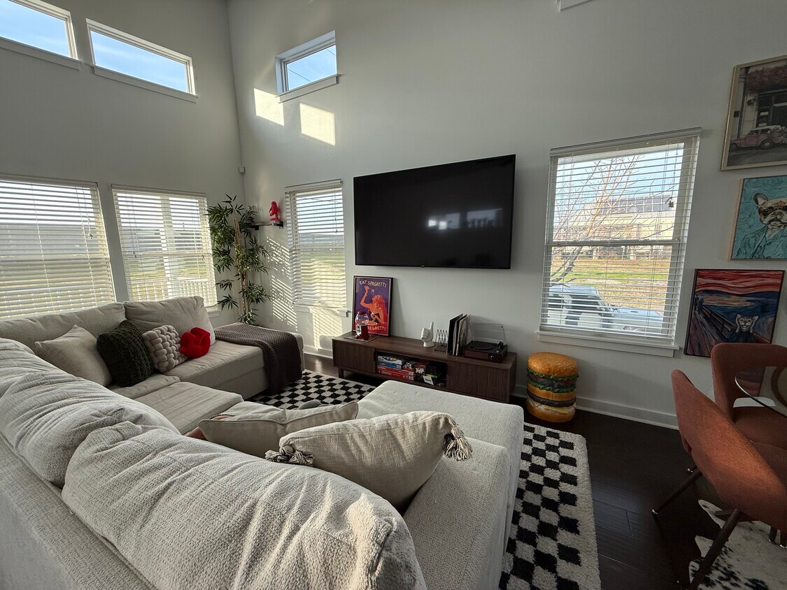 Living room - 1741 Jourdan Ave