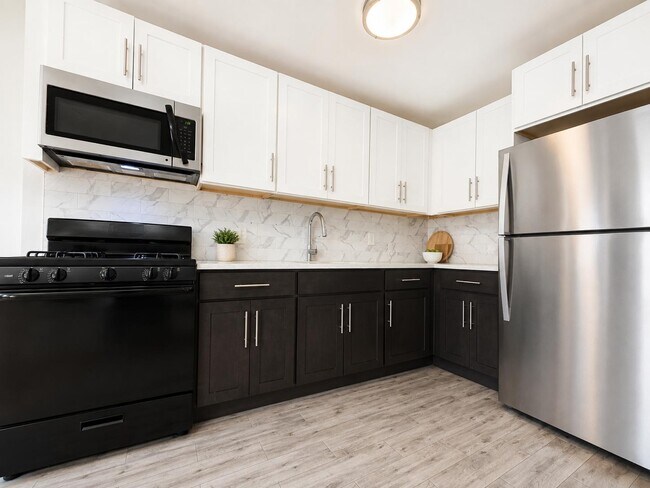 Foto del edificio - 525-527-527 Riverdale Ave
