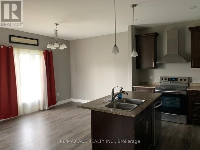 Building Photo - 7 Mountain Ash Dr