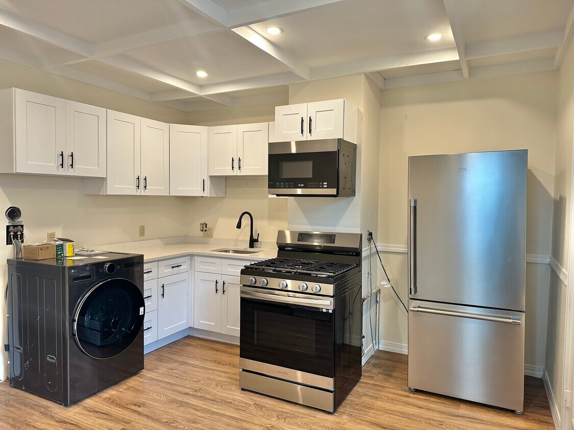 Foto principal - 592 E 2nd St