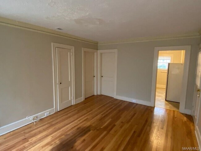 Building Photo - 329 Cloverdale Rd