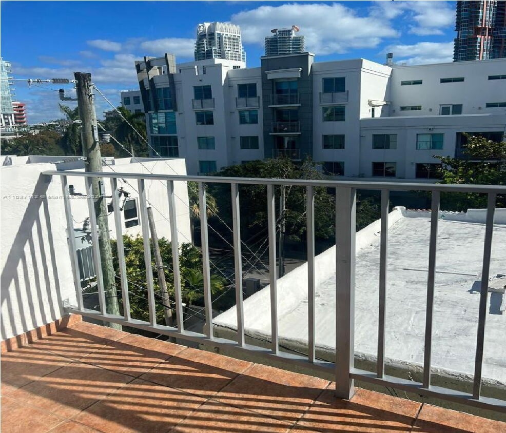 Foto principal - 221 Meridian Ave