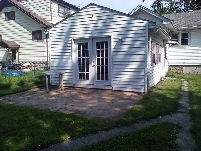 Building Photo - 713 15th Pl