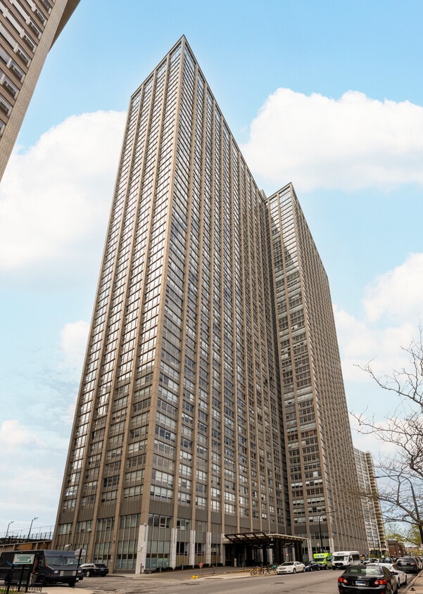 Primary Photo - 655 W Irving Park Rd