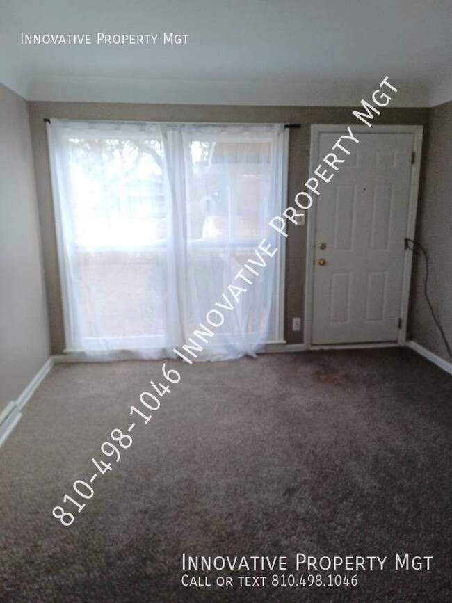 Building Photo - 3 Bedroom, Car port and covered porch!