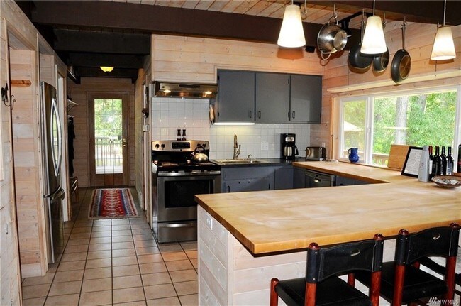 Building Photo - 3 br, 2 bath House - 631 Logan Rd