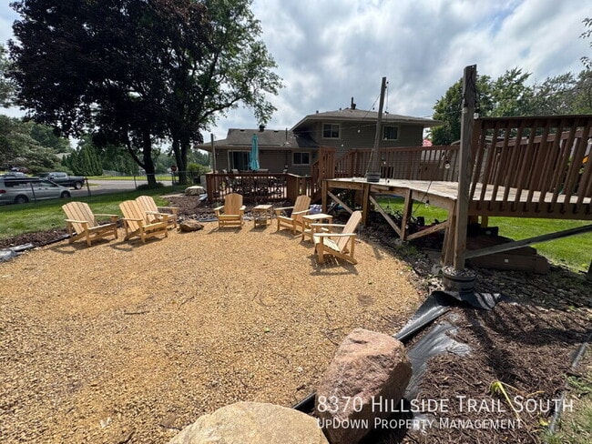 Foto del edificio - 8370 Hillside Trail S