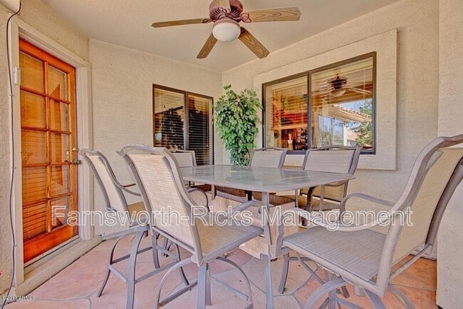 Building Photo - 420 E Stonebridge Dr