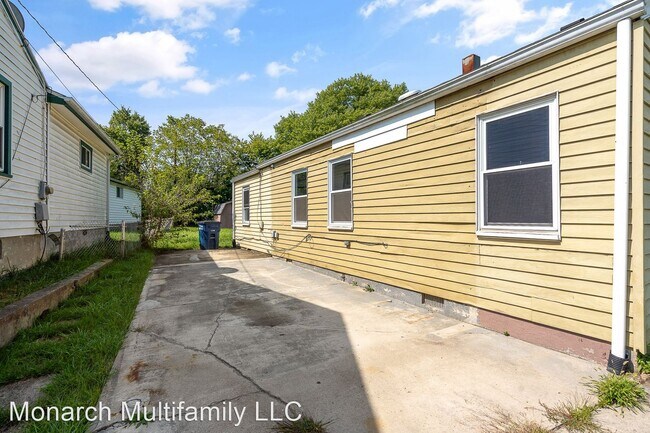 Building Photo - 3 br, 1 bath House - 615 Circle Rd