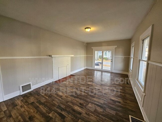 Foto del edificio - 703 Ravenswood Dr