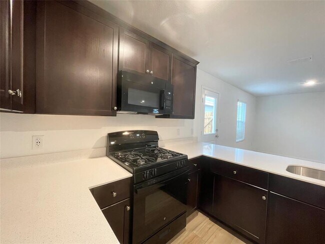Foto del edificio - 5631 Elwood Dr