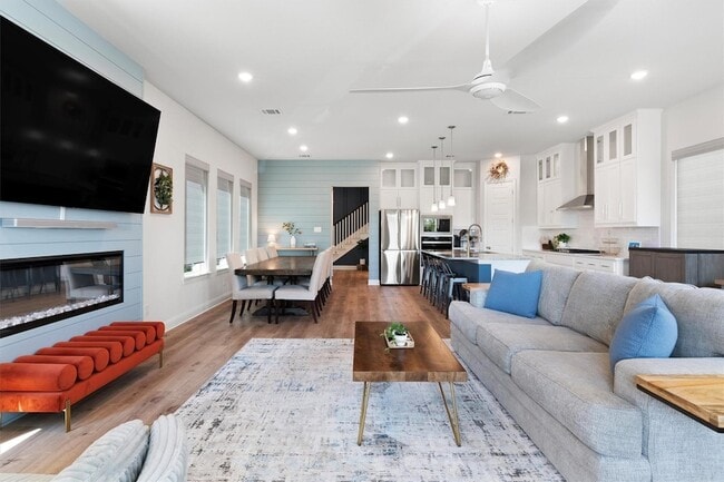 Building Photo - 7309 Sunset Blvd