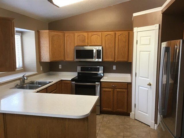 Building Photo - 172 W 2100 S