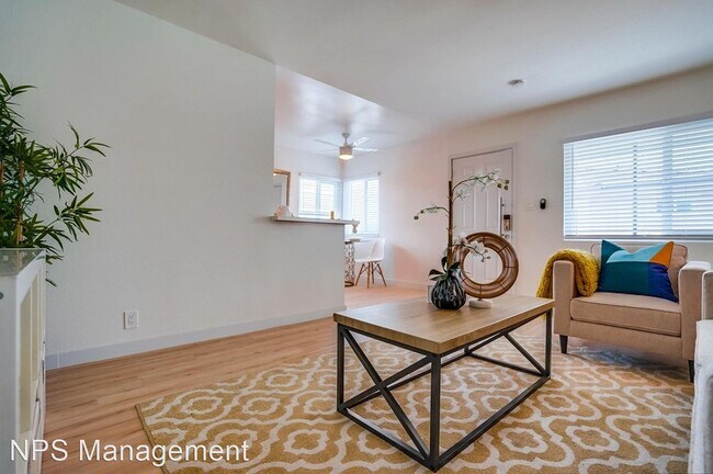Building Photo - 1 br, 1 bath Apartment - 359 East Esther S...