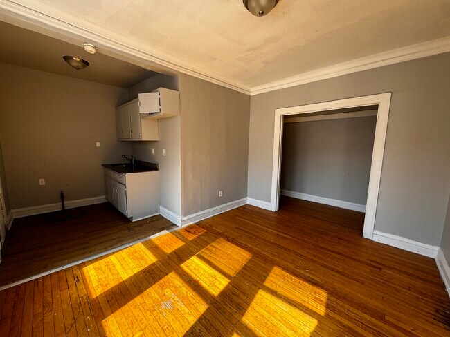 Foto del edificio - 7209 S Constance Ave