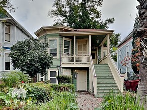 Building Photo - 409 13th St