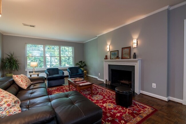 Building Photo - Prominent Detached Home on Corner Lot in N...