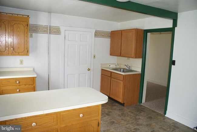 Building Photo - 9518 Circle Dr