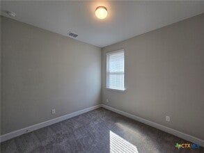 Building Photo - 1324 Spring Row St