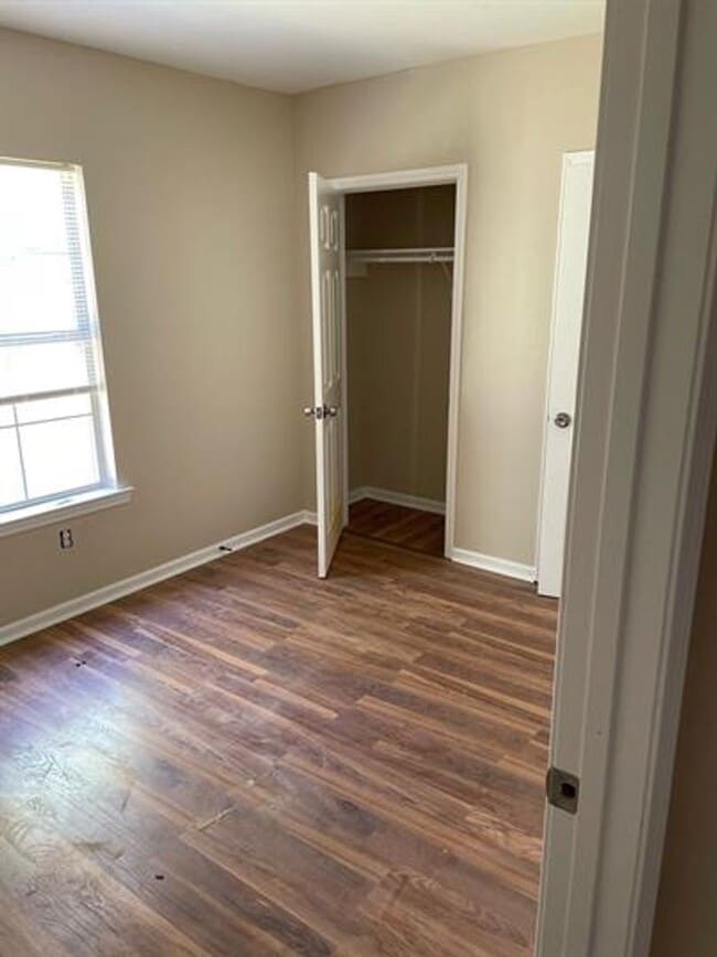 Building Photo - House for Rent