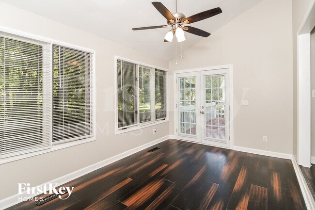 Foto del edificio - 5630 Poplar Hill Ct