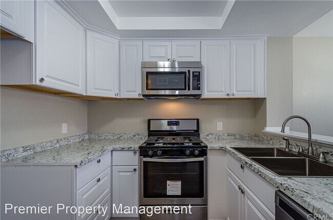 Building Photo - 3 br, 2.5 bath House - 1003 W. Walnut Ave