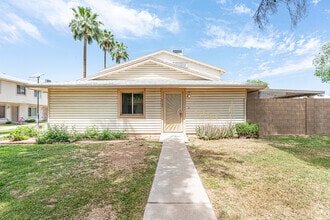 Building Photo - 4720 S Kenneth Pl