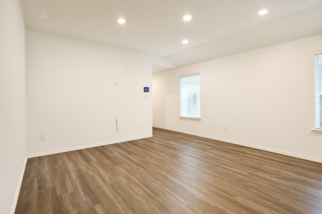 Building Photo - 5611 Simcrest Grove Dr