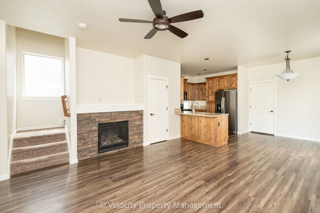 Foto del edificio - Lovely 3 bedroom, 2.5 bathroom home plus a...