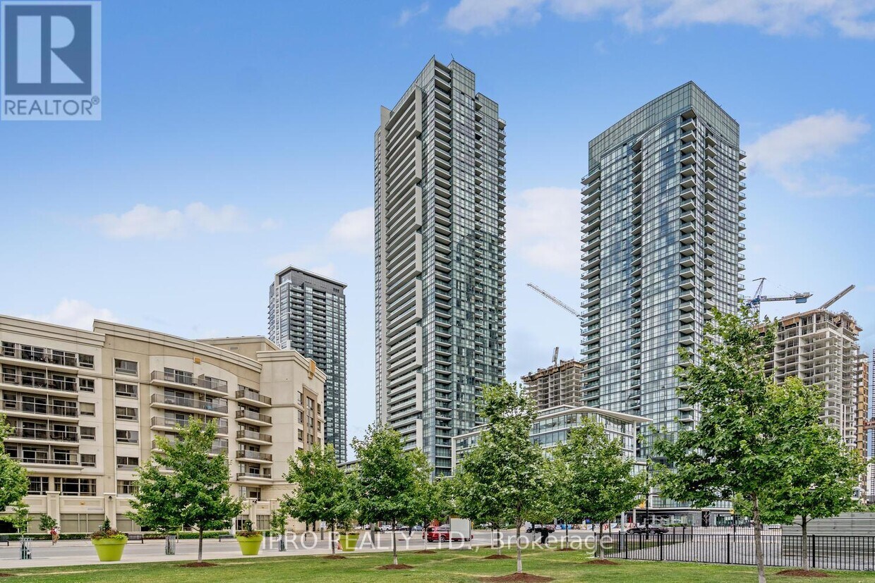 Photo principale - 4070-4070 Confederation Pkwy