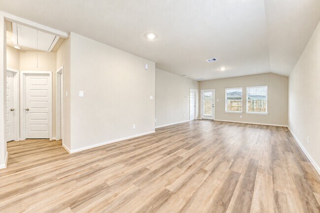 Building Photo - 18539 Lndg Mdws Ln