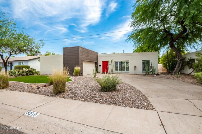 Building Photo - 8219 E Crestwood Way