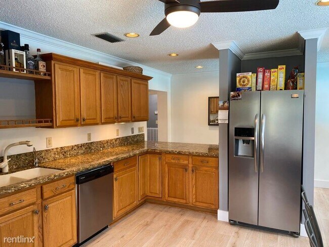 Building Photo - 4 br, 2 bath House - 2631 SW 4th St 1