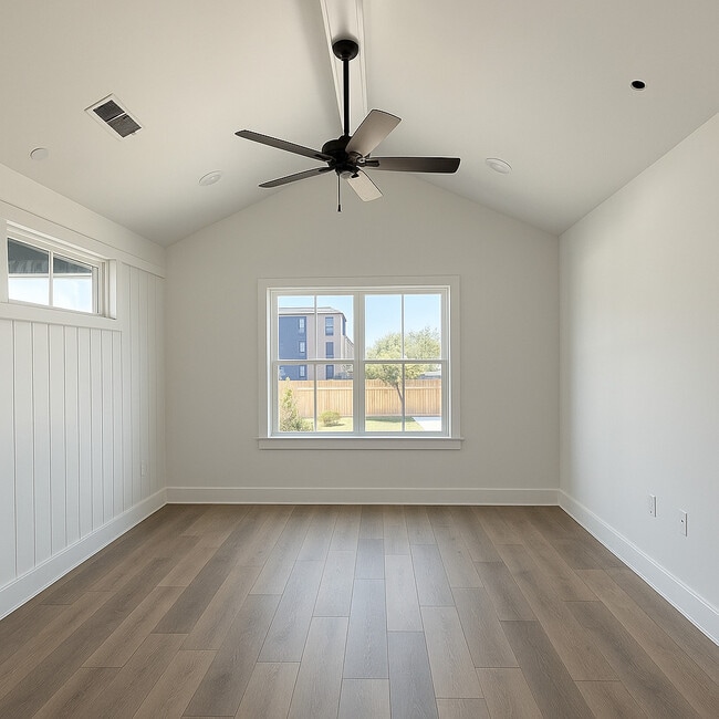 Building Photo - The Emerson at Commonwealth