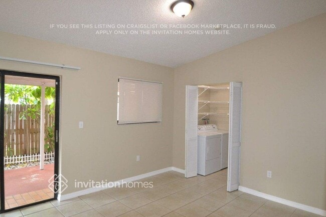 Foto del edificio - 10215 NW 126th St