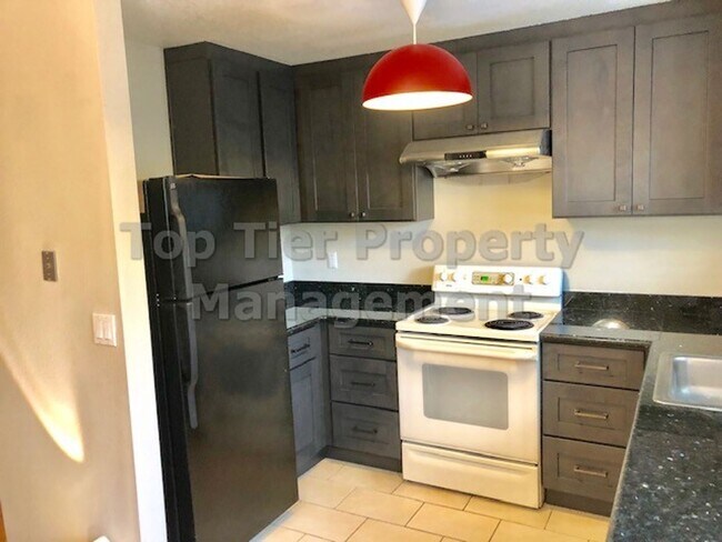 Foto del edificio - 2bd/1.5ba, 1,112 sf Concord Townhome available for Lease